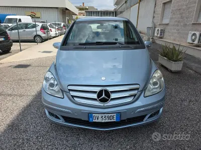 Usata Mercedes B200 Chrome 140 CV (102 kW) 2010 Argento Monovolume