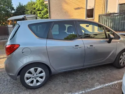 Usata Opel Meriva 101 CV (74 kW) 2012 Grigio Monovolume