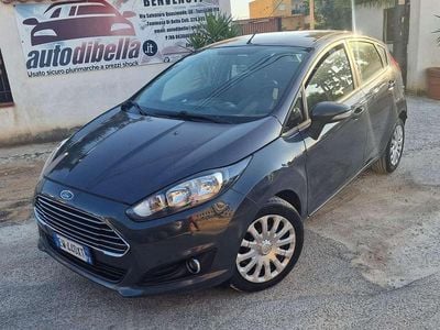 Usata Ford Fiesta Titanium 75 CV (55 kW) 2014 Grigio Utilitaria
