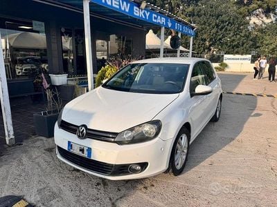Begagnad VW Golf VI Comfortline 105 HK (77 kW) 2011 Vit Halvkombi