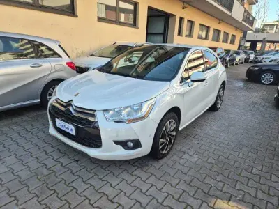 Usado DS Automobiles DS4 Chic 114 CV (83 kW) 2013 Blanco Berlina