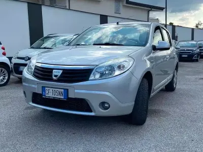 Usata Dacia Sandero Ambiance 75 CV (55 kW) 2009 Grigio Berlina