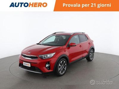 Używany Kia Stonic 110 KM (80 kW) 2018 Czerwony SUV