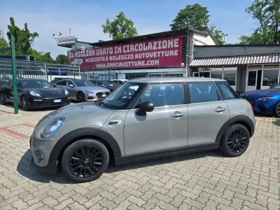 Usata Mini ONE 102 CV (75 kW) 2017 Grigio Utilitaria
