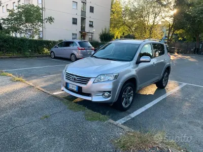 Occasion Toyota RAV4 Executive 150 ch (110 kW) 2011 Gris SUV