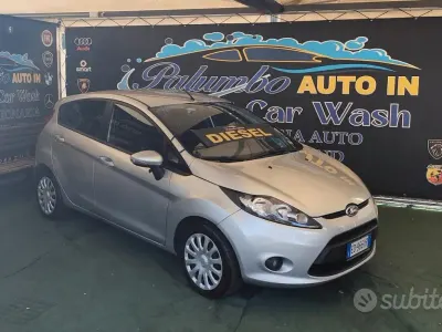 Usata Ford Fiesta Titanium 68 CV (50 kW) 2010 Grigio Berlina