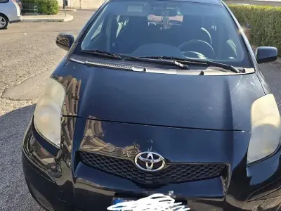 Usata Toyota Yaris 75 CV (55 kW) 2009 Nero Utilitaria