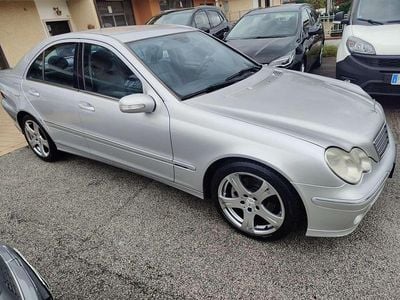 Usata Mercedes C270 Avantgarde 170 CV (125 kW) 2004 Argento Berlina