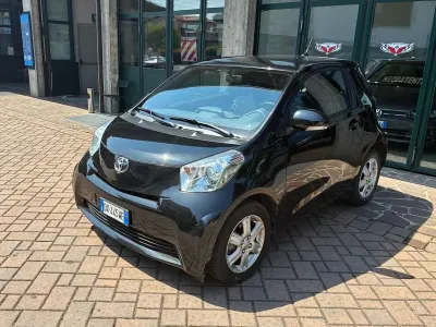 Usata Toyota iQ 68 CV (50 kW) 2009 Nero Utilitaria