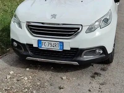 Usata Peugeot 2008 110 CV (80 kW) 2016 Bianco SUV