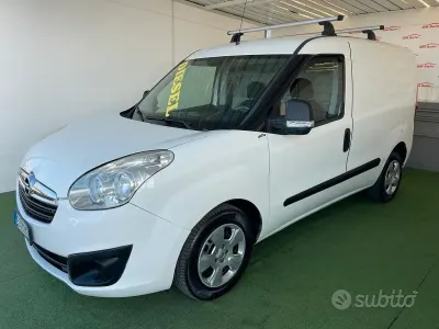 Usata Opel Combo 105 CV (77 kW) 2012 Bianco Monovolume