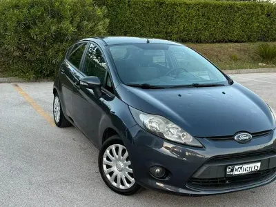 Begagnad Ford Fiesta 68 HK (50 kW) 2010 Blå Sedan