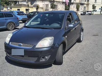 Usata Ford Fiesta 68 CV (50 kW) 2008 Grigio Utilitaria