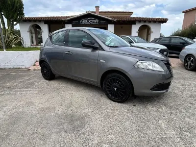 Begagnad Lancia Ypsilon S 95 HK (69 kW) 2014 Grå Halvkombi