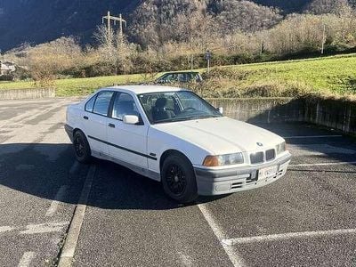 Bianco Usata 1992 BMW 318 Berlina | 6800 €