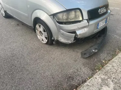 Usata Audi A2 75 CV (55 kW) 2003 Grigio Utilitaria
