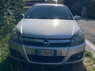 Usata Opel Astra Cosmo 105 CV (77 kW) 2006 Grigio Berlina
