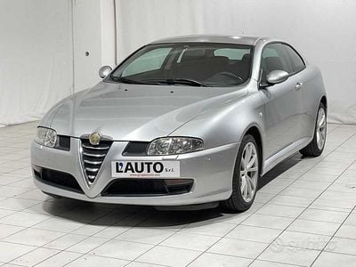 Usata Alfa Romeo GT Distinctive 166 CV (122 kW) 2006 Argento Coupé