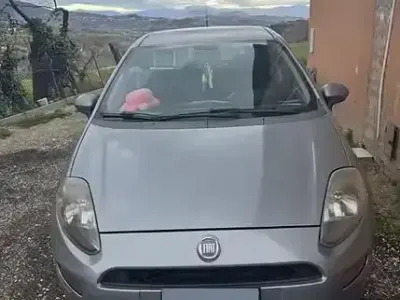 Usata Fiat Punto 77 CV (56 kW) 2012 Grigio Utilitaria