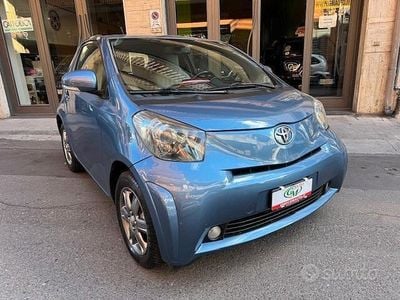 Usata Toyota iQ 68 CV (50 kW) 2010 Blu Utilitaria