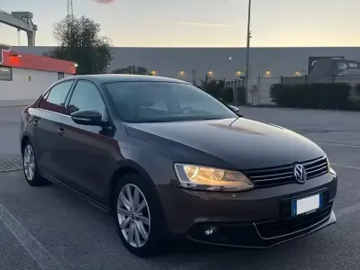 Usata VW Jetta 105 CV (77 kW) 2011 Marrone Berlina