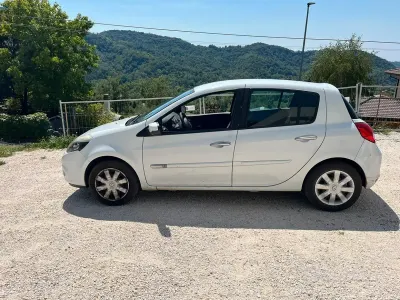 Usata Renault Clio II 75 CV (55 kW) 2010 Bianco Berlina