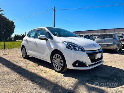 Usata Peugeot 208 74 CV (54 kW) 2017 Bianco Utilitaria