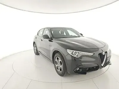 Begagnad Alfa Romeo Stelvio Super 190 HK (139 kW) 2022 Svart SUV