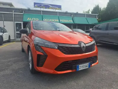Usata Renault Clio V Esprit Alpine 143 CV (105 kW) 2025 Arancione Berlina