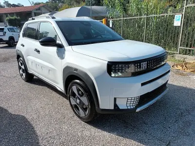 Nuova Fiat Grande Panda La Prima 101 CV (74 kW) 2025 Bianco Utilitaria