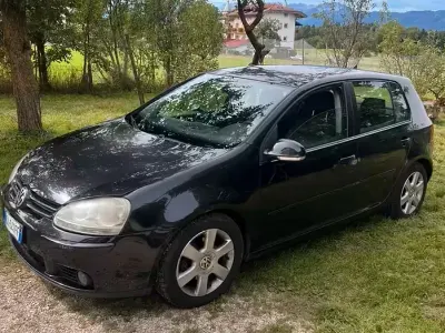 Usado VW Golf V 105 CV (77 kW) 2006 Negro Utilitario