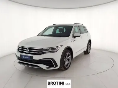 Usata VW Tiguan R-line 150 CV (110 kW) 2023 Bianco pastello SUV