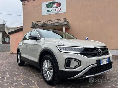 Usata VW T-Roc Life 110 CV (80 kW) 2023 Beige SUV