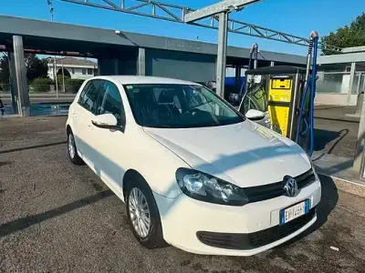 Usata VW Golf VI 80 CV (58 kW) 2011 Bianco Utilitaria