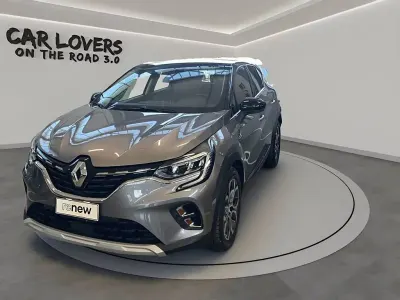 Begagnad Renault Captur Techno 160 HK (117 kW) 2023 Grå SUV