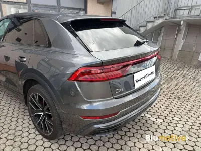 Usata Audi Q8 231 CV (169 kW) 2023 Grigio SUV