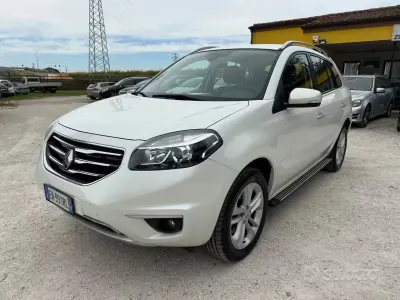 Usata Renault Koleos Luxe 150 CV (110 kW) 2012 Bianco SUV