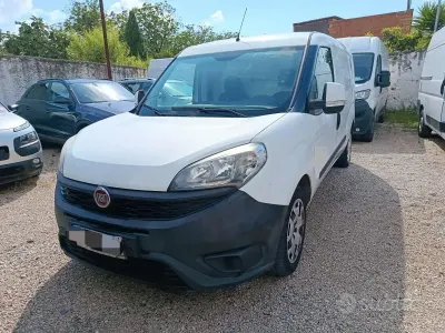 Usata Fiat Doblò 105 CV (77 kW) 2016 Bianco Monovolume