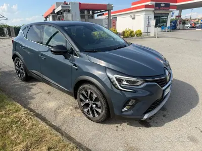 Usado Renault Captur Intens 101 CV (74 kW) 2022 Gris SUV