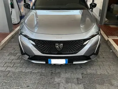 Usata Peugeot 308 GT-line 131 CV (96 kW) 2023 Grigio Berlina