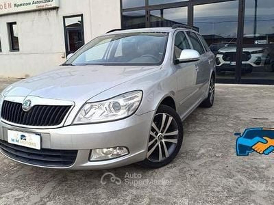 Usata Skoda Octavia Comfort 105 CV (77 kW) 2013 Nero Station wagon