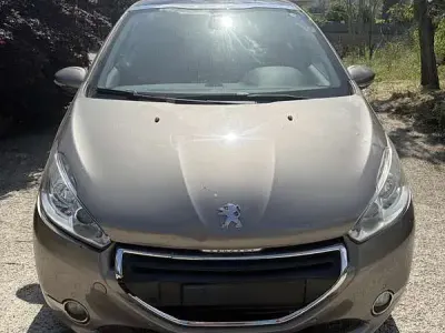 Usata Peugeot 208 Allure 95 CV (69 kW) 2014 Utilitaria