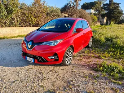Usado Renault Zoe Intens 50 kW (69 CV) 2021 Rojo Utilitario