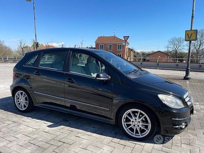 Mercedes B200