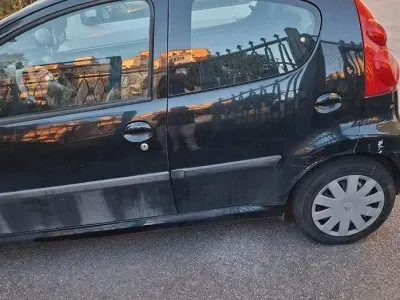 Usata Peugeot 107 68 CV (50 kW) 2011 Utilitaria