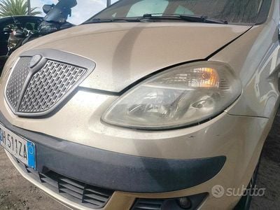 Usata Lancia Musa 90 CV (66 kW) 2008 Giallo Monovolume