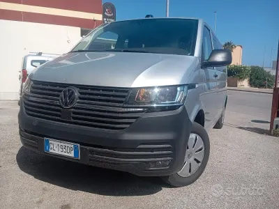 Usata VW Caravelle Comfortline 150 CV (110 kW) 2022 Grigio Furgone