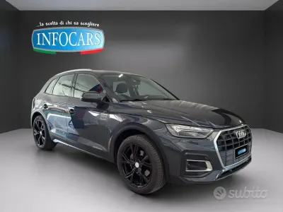 Begagnad Audi Q5 Business 163 HK (119 kW) 2022 Grå SUV