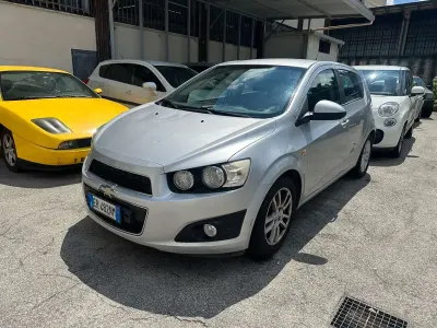 Usata Chevrolet Aveo LT 84 CV (61 kW) 2013 Argento Berlina