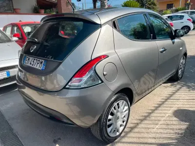 Usata Lancia Ypsilon Gold 69 CV (50 kW) 2012 Grigio Utilitaria